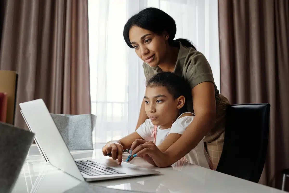 parents éduquant